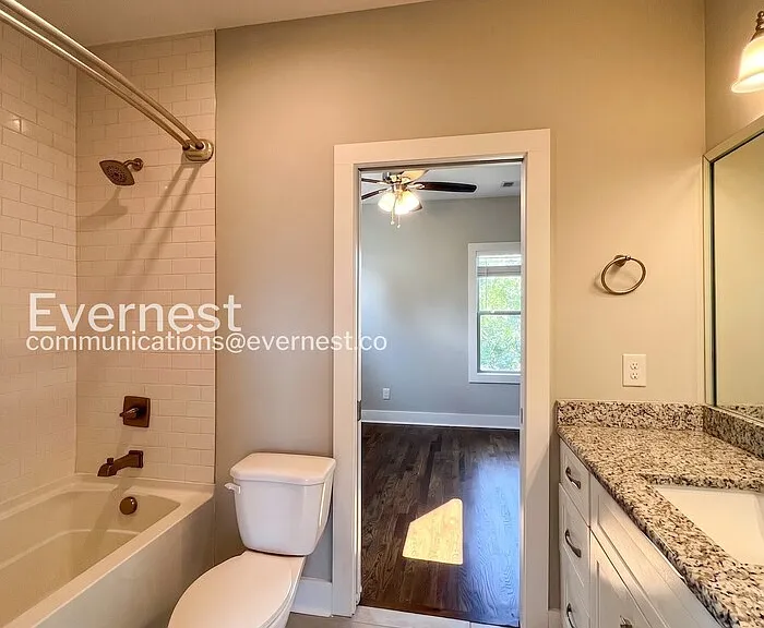 2115 Burns St — Photo 31