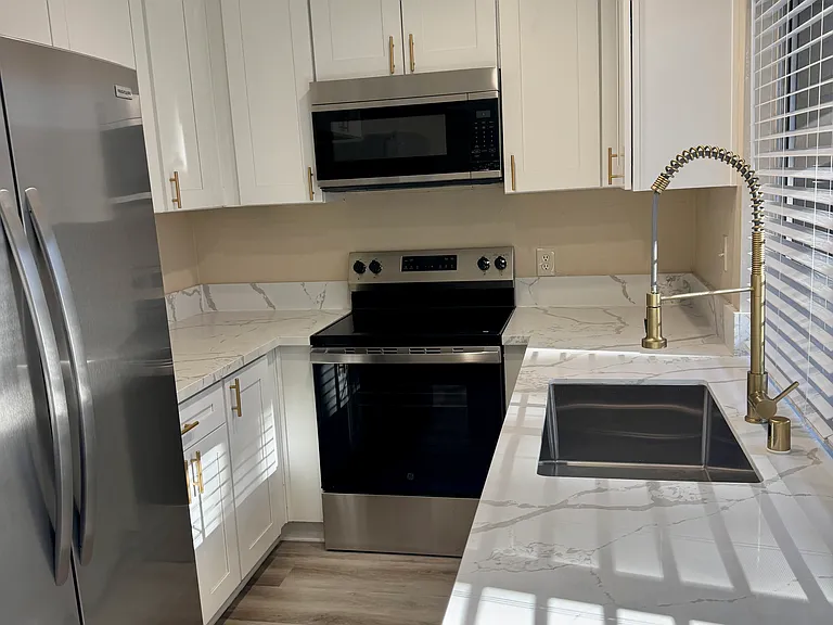 317 Sun Ct — Photo 3
