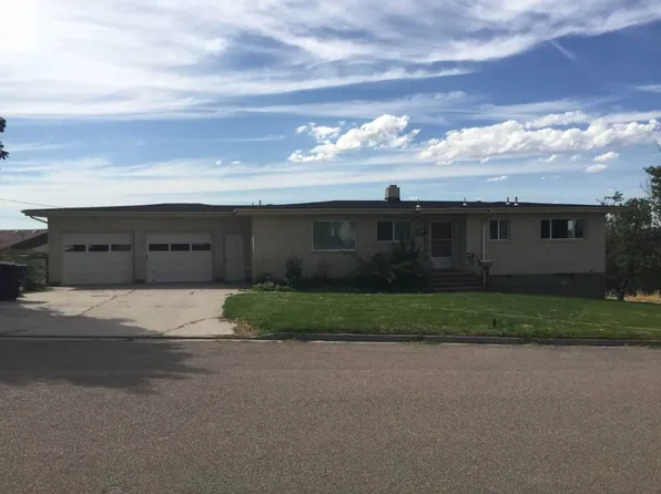 606 Calder Ave, American Falls, ID 83211