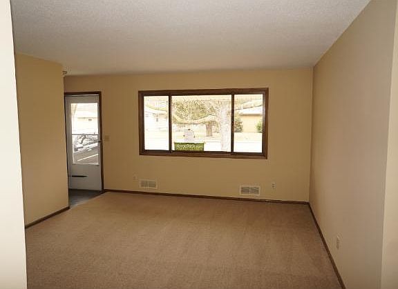 3rd image of 10007 Wentworth Ave S