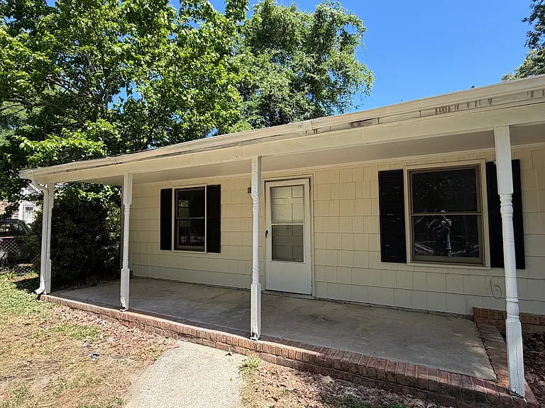 3206 Dearborn Dr — Photo 2