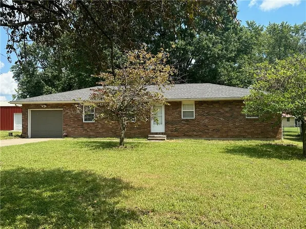 1804 N Cedar St, Nevada, MO 64772