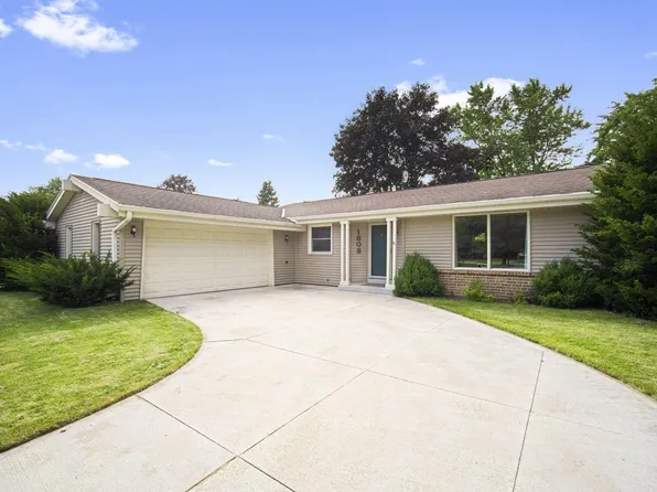 1808 Cottonwood DRIVE, Waukesha, WI 53189
