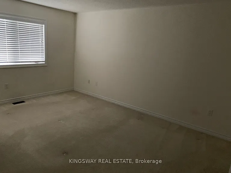 158 Minto Cres — Photo 15