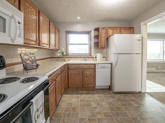 4th image of 8628 Floyd St
