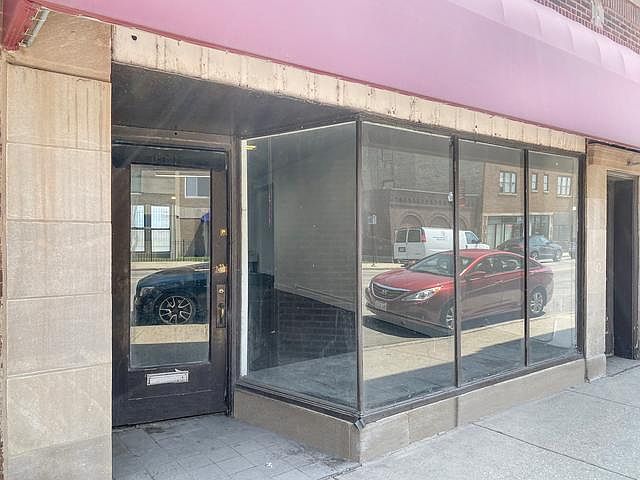 1st image of 6617 N Clark St #2L