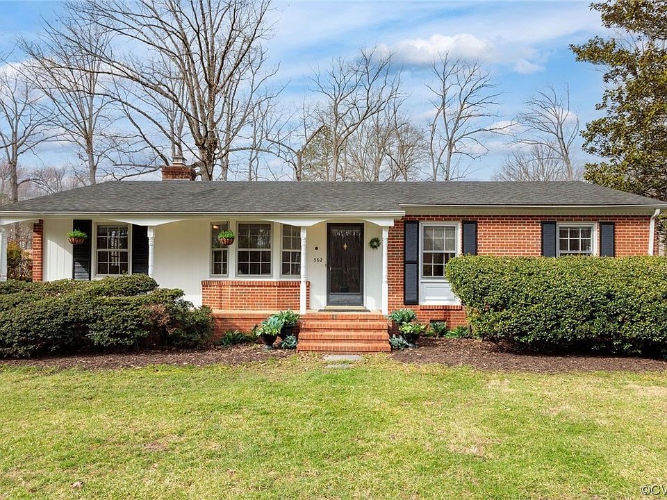 1st image of 562 & 566 Ville Ponteaux Ln