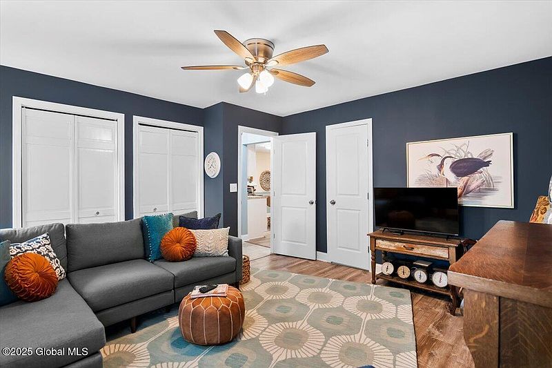 3rd image of 4 Mitchell Avenue