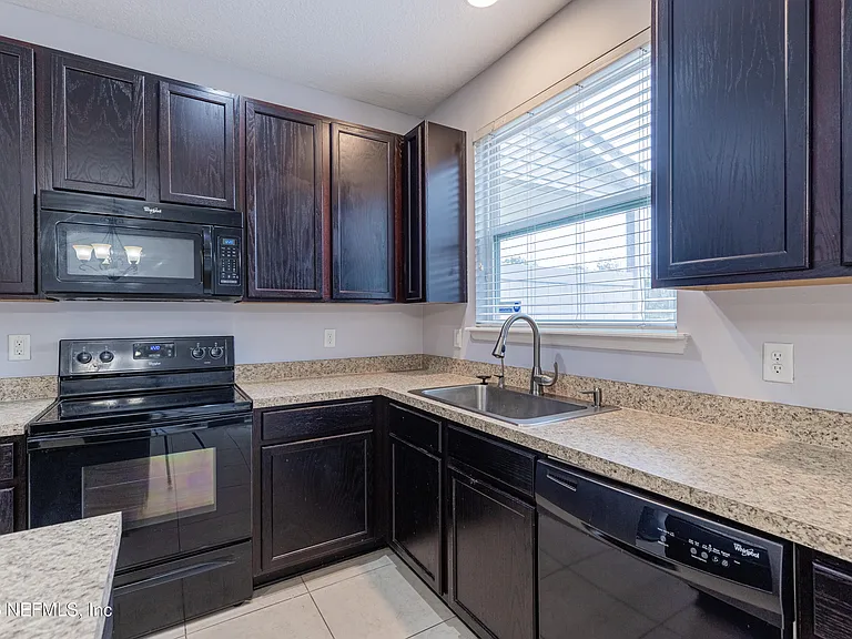 607 Reese Ave — Photo 12