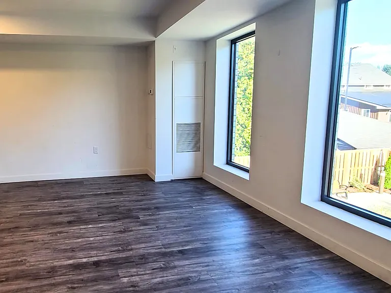 325 University Ave W #214 — Photo 6