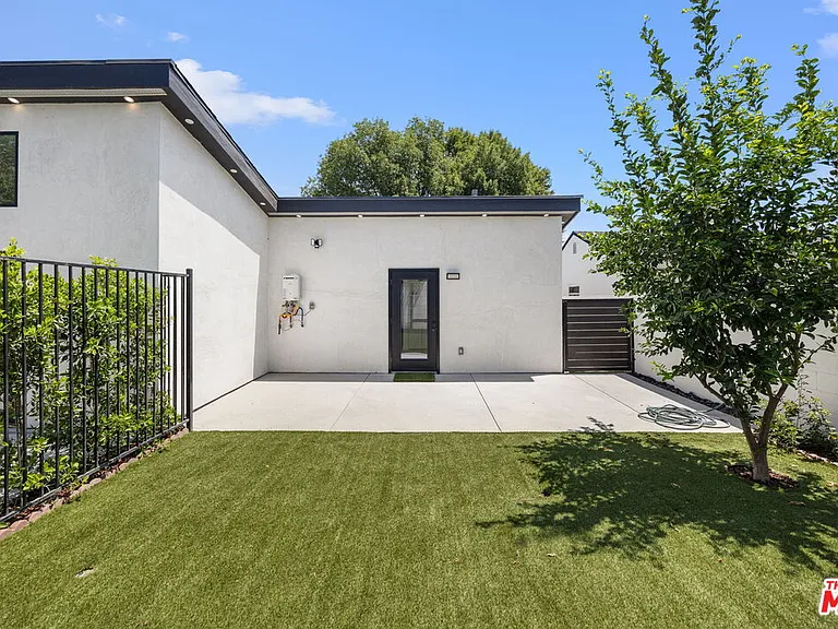 7935 Zelzah Ave — Photo 18