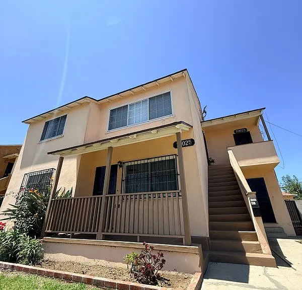 10025 S Gramercy Pl — Photo 1