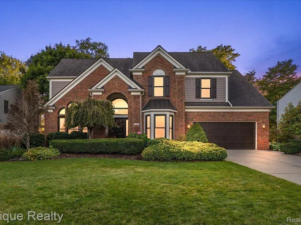 1285 Lake Shore Blvd, Lake Orion, MI 48362