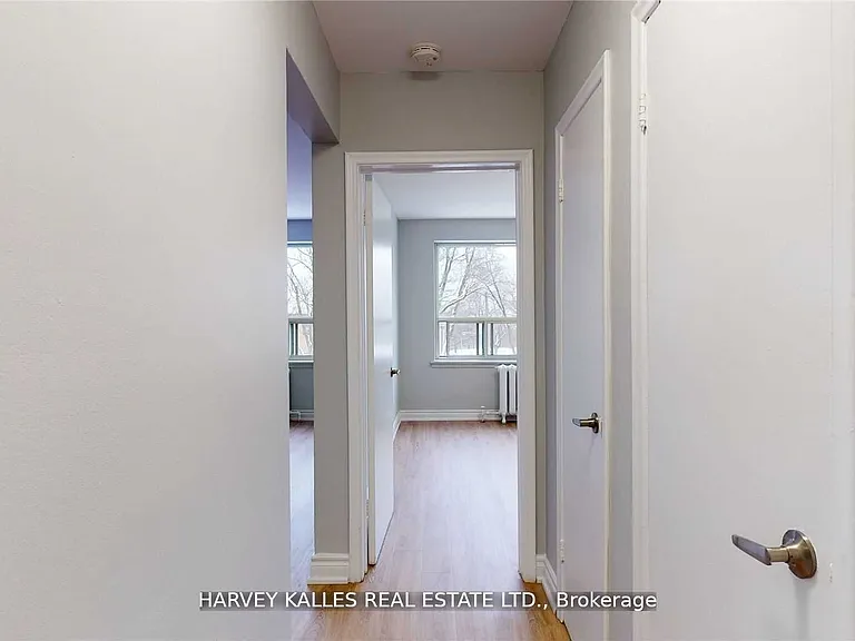 4 Greentree Ct #B3 — Photo 11