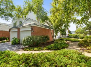 106 Woodbury Ln, Lake Bluff, IL 60044