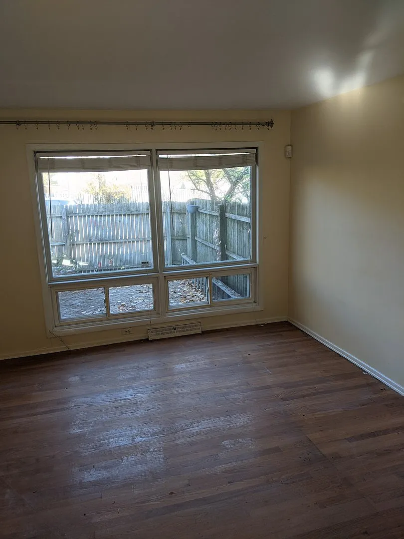 3 bed, 1.5 bath, 1238 sqft, $2,750 — Photo 2
