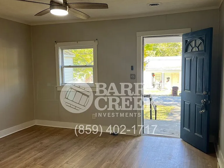 532 Hanson St — Photo 2