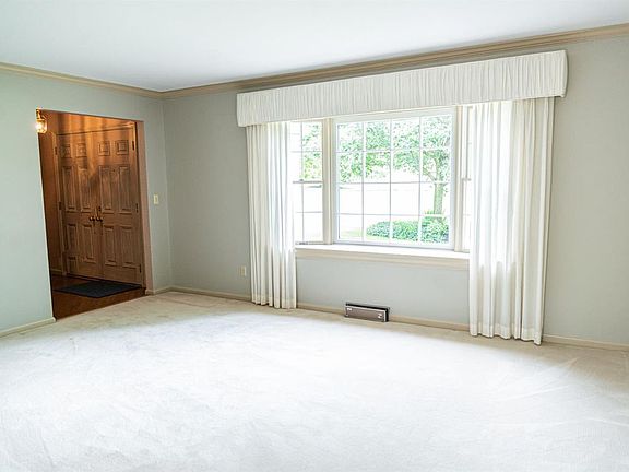 3rd image of 443 Emerald Woods Dr