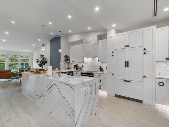 1310 Charleston Square Dr APT 202, Naples, FL 34110