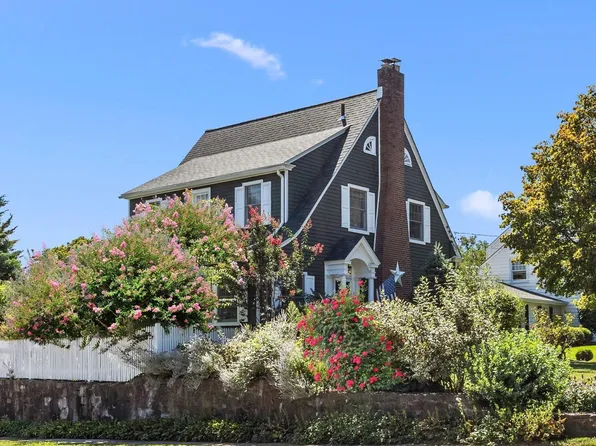 201 W Maple Ave, Morrisville, PA 19067