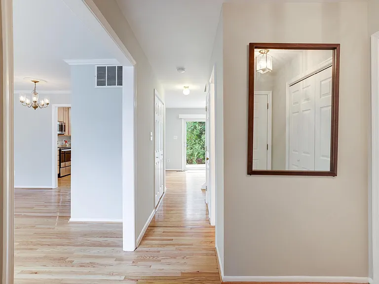 9823 Saint Cloud Ct — Photo 4