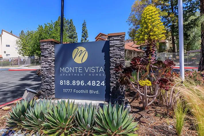 Monte Vista Apartments — Photo 26