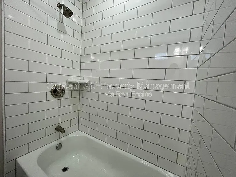 1325 W Parade St — Photo 12