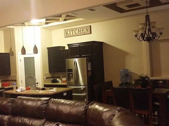 3rd image of 4405 Zinnia Ave