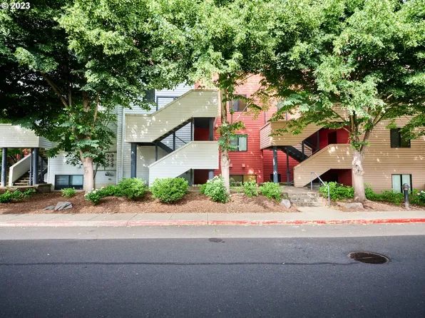 810 NW Naito Pkwy APT F20, Portland, OR 97209