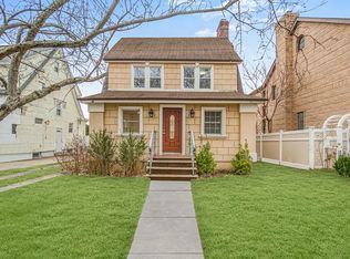 8440 117th St, Kew Gardens, NY 11418