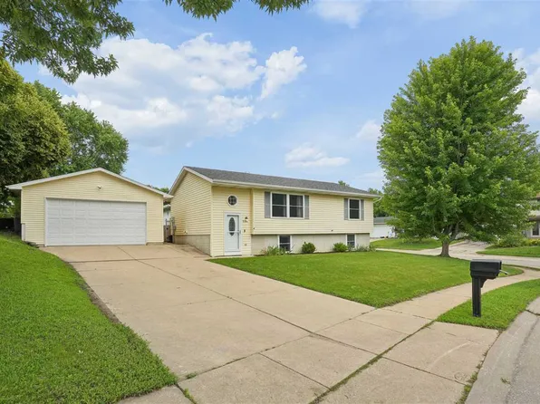 5703 N Linwood Ave, Davenport, IA 52806