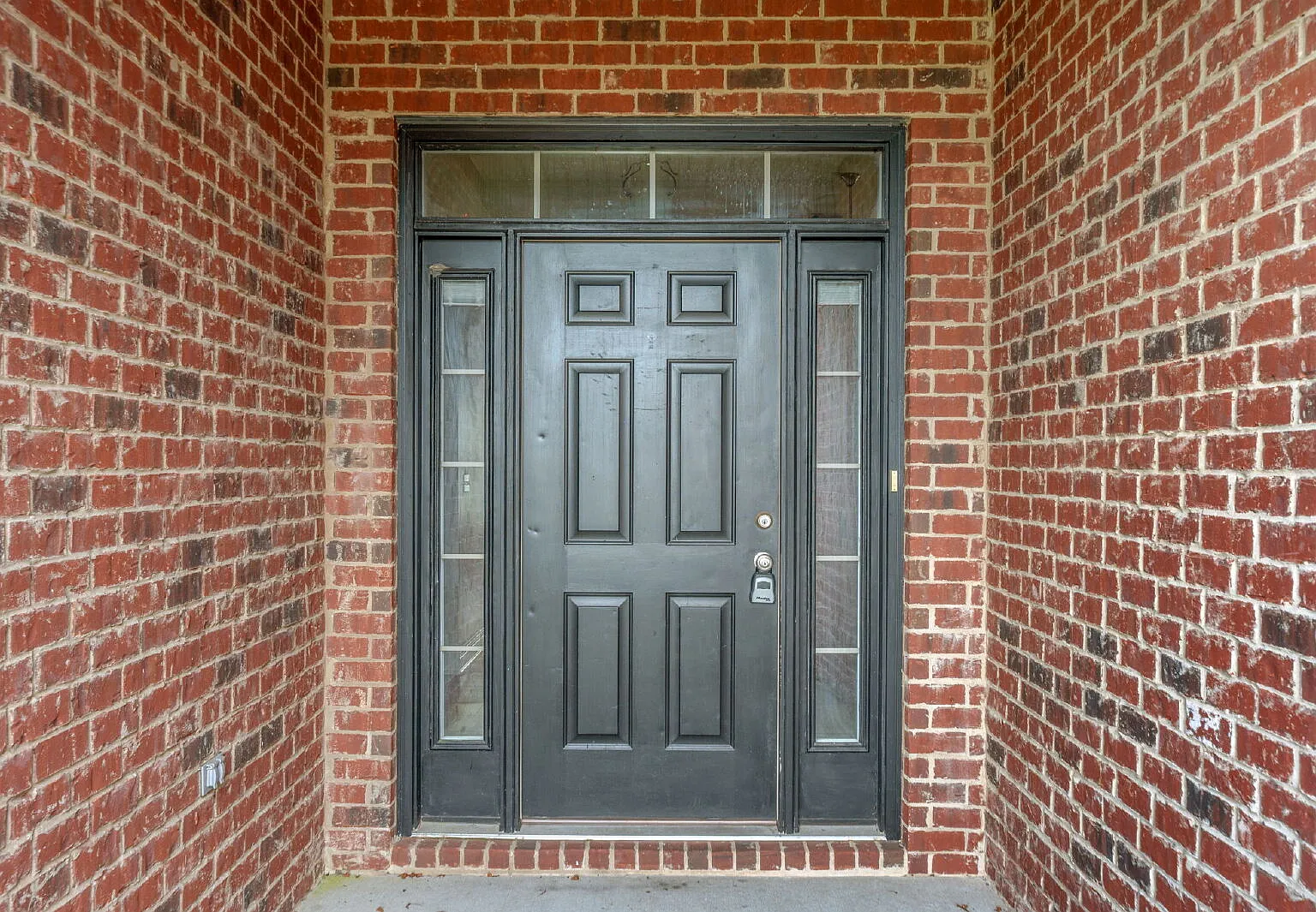 4 bed, 2.5 bath, 2305 sqft, $2,100 — Photo 3