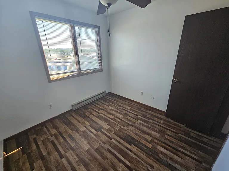 1097 Oakview Dr — Photo 10