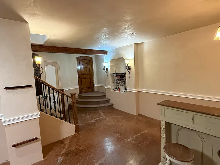 725 Laine St — Photo 11
