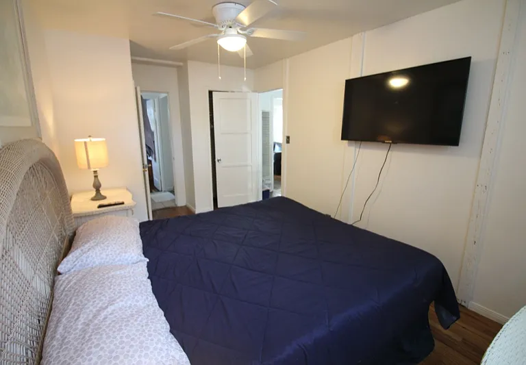 728 Venice Ct — Photo 4