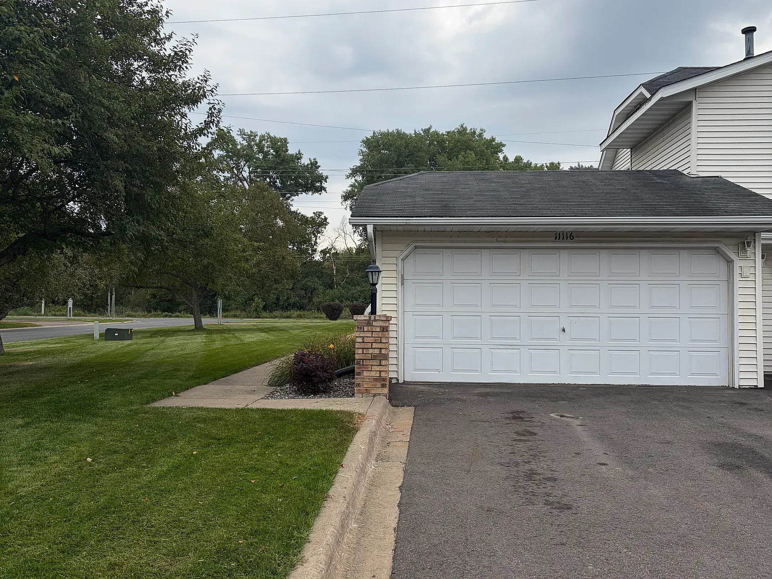 2 bed, 1100 sqft, $1,675 — Photo 2