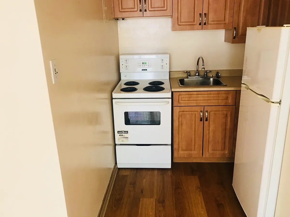 Building Photo - 535 Corydon Ave #3
