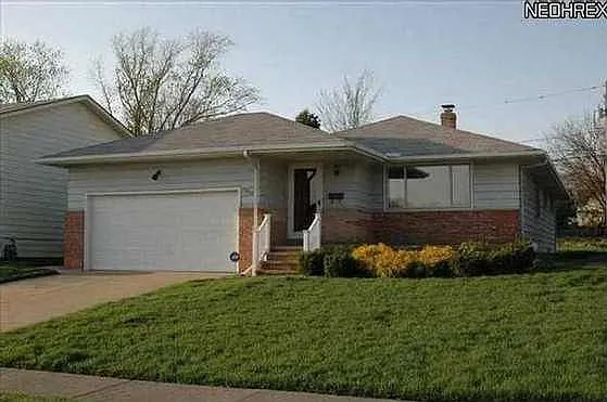 15117 Rowena Ave photo 1