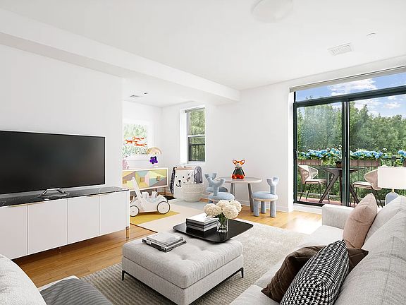 4th image of 548 6th Ave Unit Penthouse