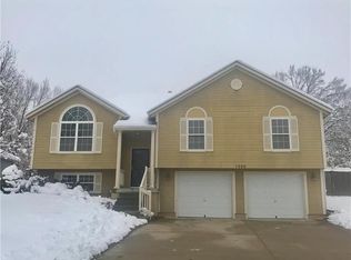 1305 Cottonwood Ave, Pleasant Hill, MO 64080