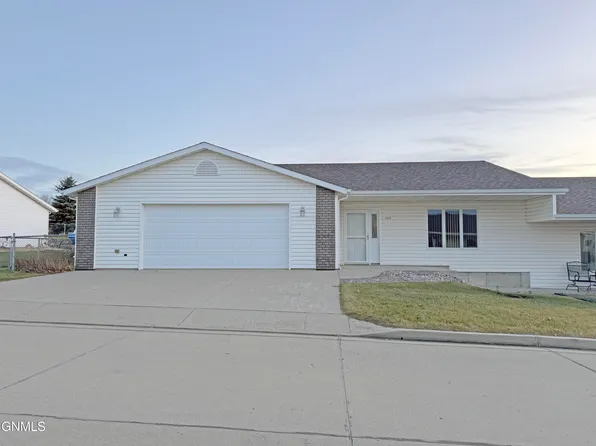 1115 Lakota Ln, Bismarck, ND 58504