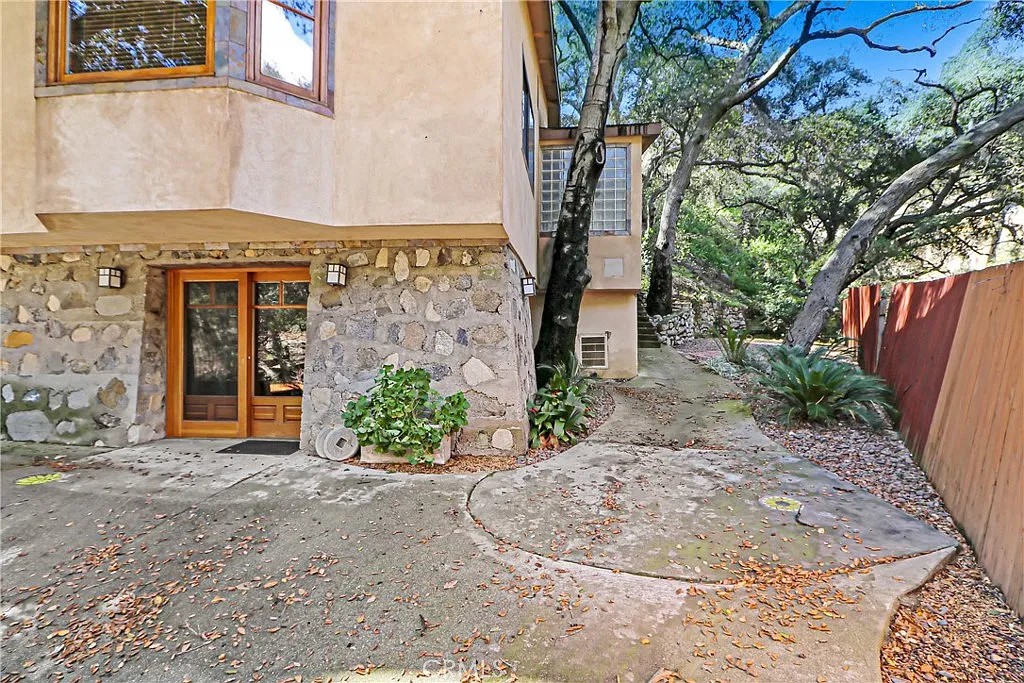 4 bed, 4.5 bath, 3500 sqft, $4,900 — Photo 3