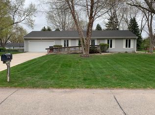 1717 Ando Ave, Grand Island, NE 68803