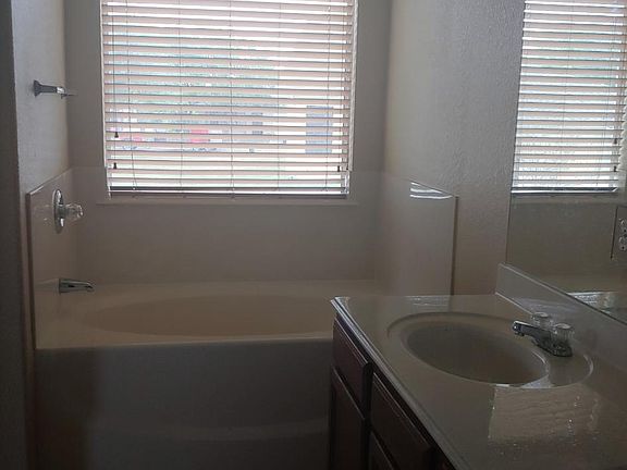 3rd image of 3779 Columbia Dr