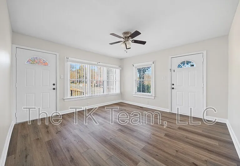 807 N Morris St — Photo 3