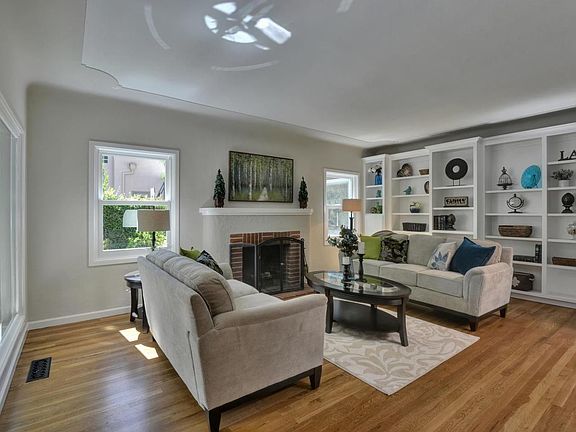 4th image of 16991 Cypress Way