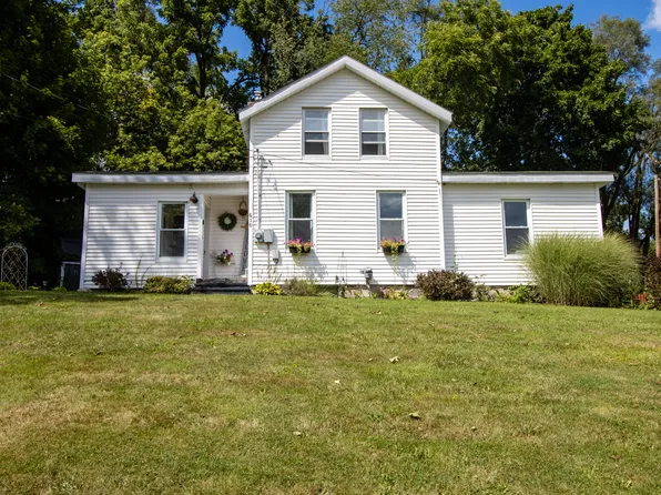 610 Hackett St, Ionia, MI 48846