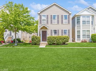 1599 Victoria Park Cir, Aurora, IL 60504