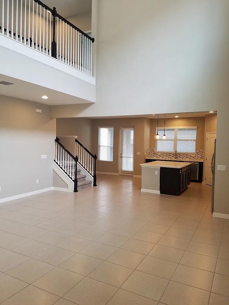 Gorgeous 3-Bedroom, 2.5-Bathroom Home w/Study or 4th Bedroom in Winter Garden — Photo 2