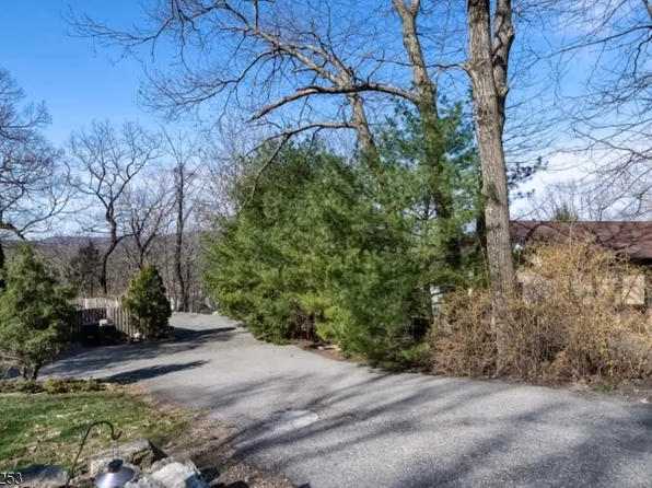 394 Lakeview Ave, Ringwood Boro, NJ 07456